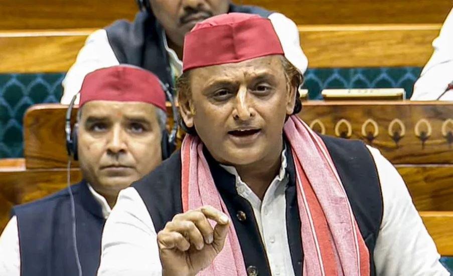 लोकसभा में बोलते अखिलेश यादव