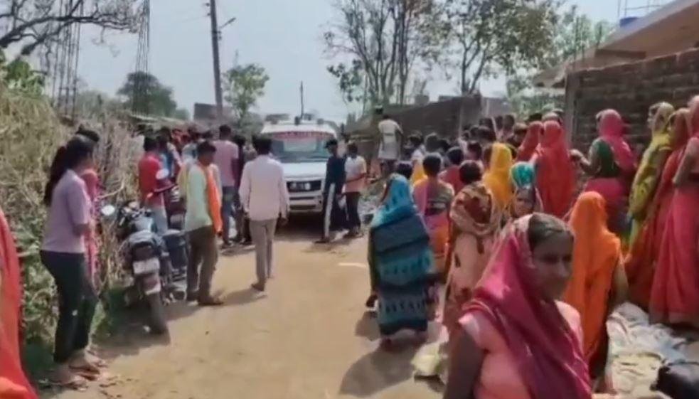 Koderma : घर से विवाहिता का फंदे से झूलता हुआ शव बरामद, परिजनों ने जताई हत्या की आशंका...