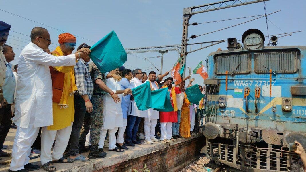 पहली बार शेखपुरा से Delhi के लिए खुली सीधी ट्रेन, लोगों में ख़ुशी की लहर...