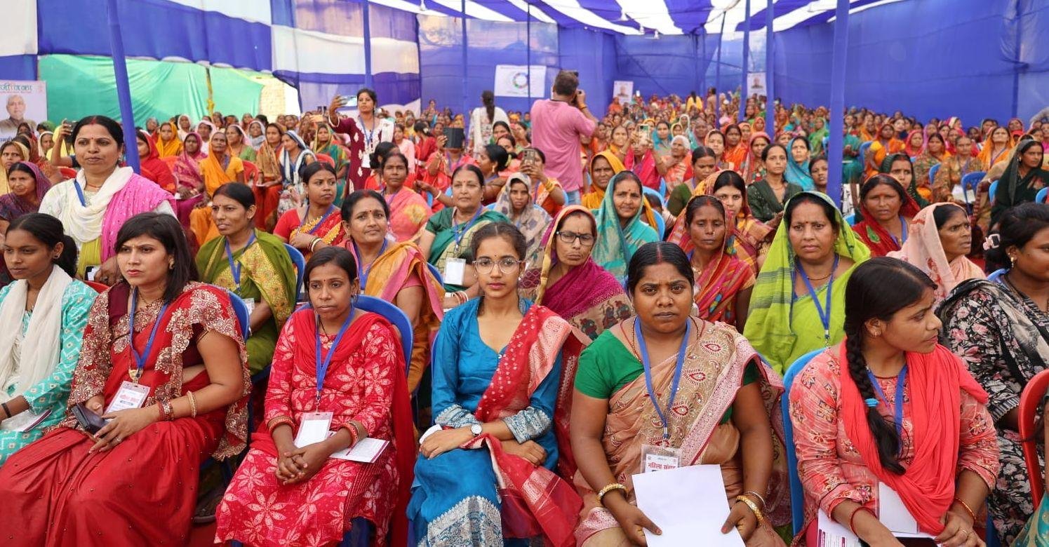 Begusarai में CM ने किया 107 योजनाओं का शिलान्यास और उद्घाटन, महिलाओं से किया संवाद...