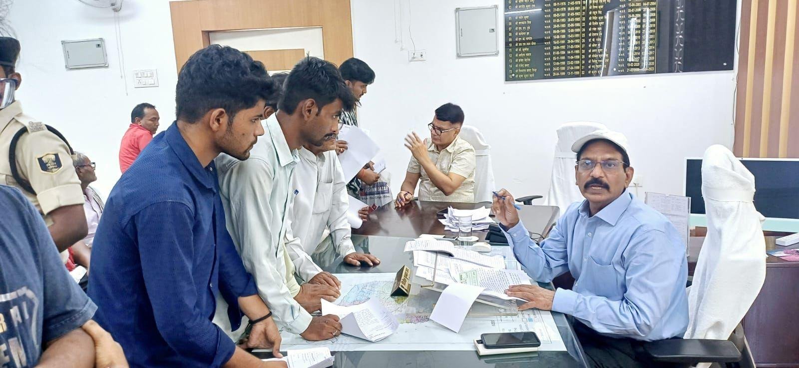जनता दरबार में 75 मामलों का DM ने किया ऑन स्पॉट समाधान