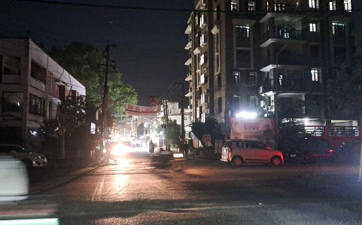 Patna समेत बिहार के कई जिलों में किया गया Blackout, आपातकाल स्थिति से निपटने के... Patna समेत बिहार के कई जिलों में किया गया Blackout, आपातकाल स्थिति से निपटने के...