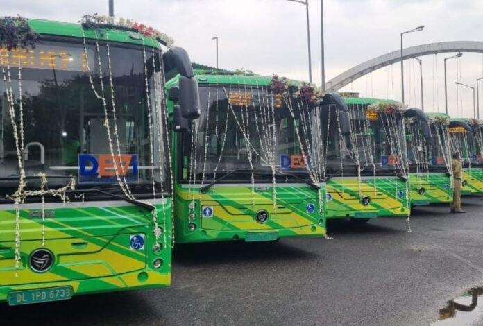 37 Delhi की सड़कों पर उतरी 400 DEVI, रेखा सरकार ने दिया बड़ा तोहफा