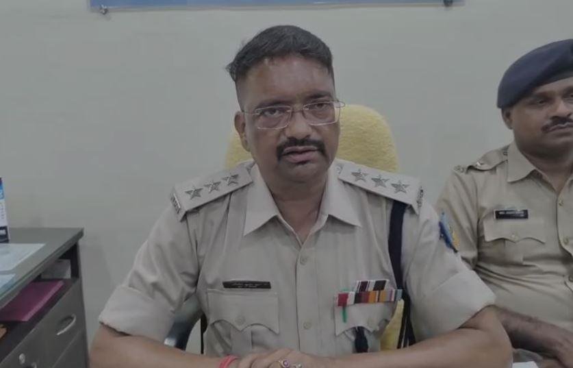 Bokaro : मामले की जानकारी देती पुलिस