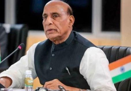 भारत-पाकिस्तान तनाव: रक्षा मंत्रालय में हाईलेवल बैठक जारी, राजनाथ सिंह और सेना प्रमुख ले रहे हालात की समीक्षा
