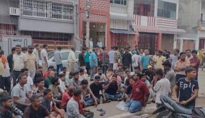 ;67y Hazaribagh : 100 साल पुराने मंदिर से शिवलिंग हटाने पर बवाल, ग्रामीणों ने कर दिया...
