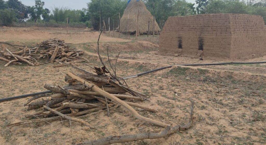 Simdega : लाल ईंट का काला कारोबार: प्रशासन की साठ-गांठ! ग्रामीणों की गुहार...