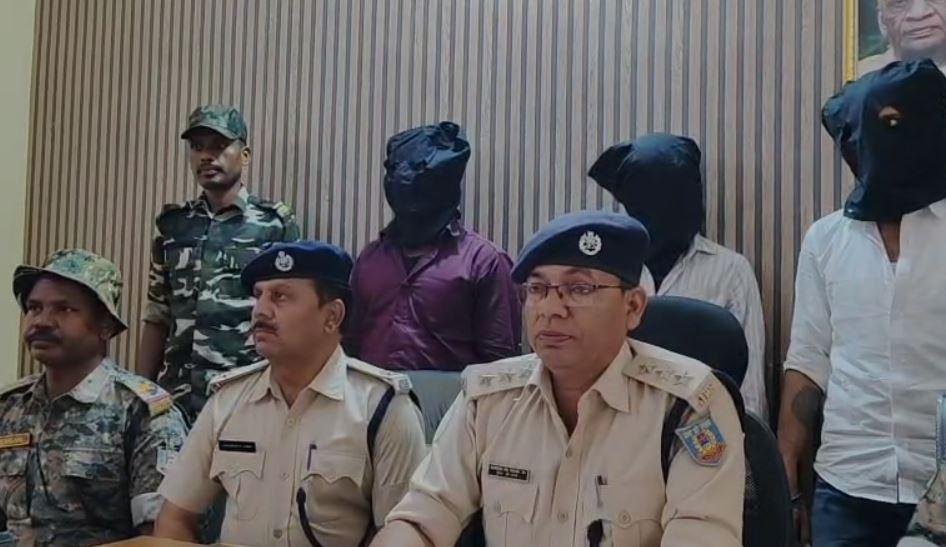 Gumla Crime : नशे के कारोबार का भंडाफोड़, ब्राउन शुगर के साथ मुख्य सरगना समेत तीन गिरफ्तार...