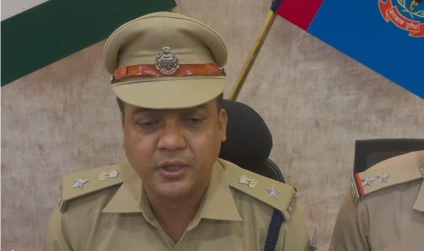 Ramgarh Crime : मामले की जानकारी देते एसपी