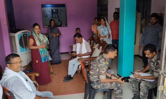 ;78 Hazaribagh Crime : बरकट्ठा में चोरों का तांडव! शादी में गया था परिवार, चोरों ने घर से लाखों के जेवर पर हाथ साफ...