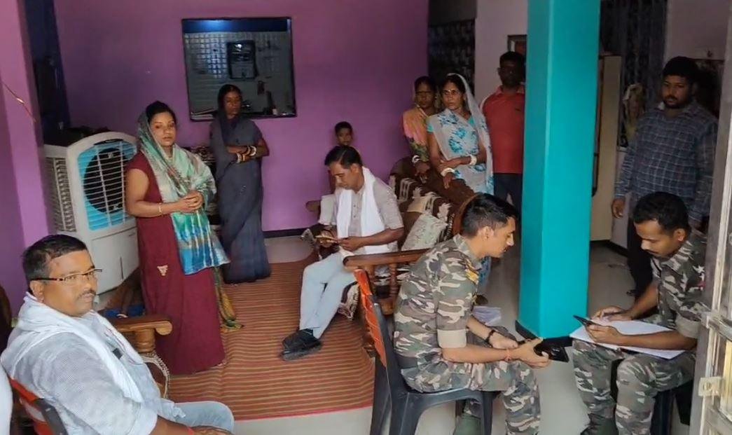 Hazaribagh Crime : बरकट्ठा में चोरों का तांडव! शादी में गया था परिवार, चोरों ने घर से लाखों के जेवर पर हाथ साफ...