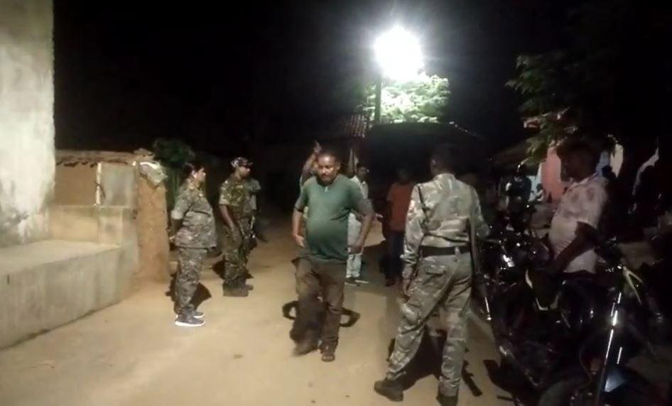 Ranchi Crime : रिश्ते का कत्ल! पिता ने पीट-पीटकर बेटे को उतारा मौत के घाट और फिर... Ranchi Crime : घटना के बाद जुटी लोगों की भीड़