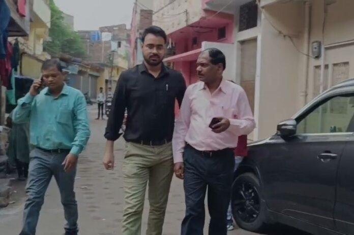 Dhanbad : 30 करोड़ की जीएसटी चोरी मामले में जीएसटी की टीम ने दी दबिश, 15 फर्जी कंपनियों का...