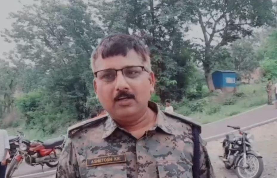 Dhanbad : मामले की जानकारी देती पुलिस