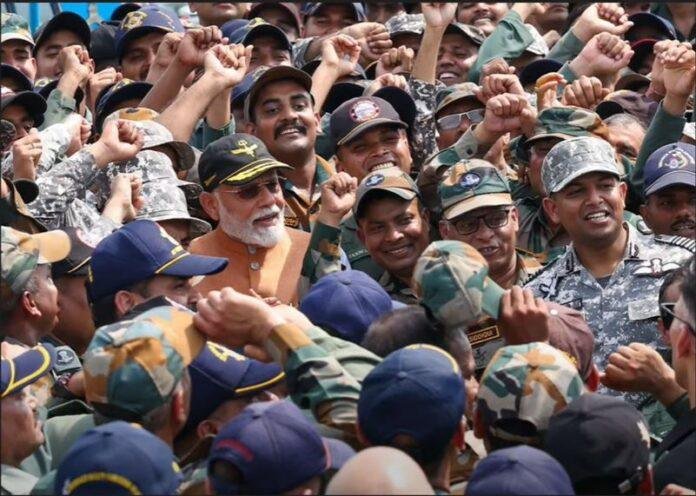 आदमपुर एयरबेस पर पीएम मोदी की सेना के 'एयर वॉरियर्स' से मुलाकात, बोले: व्हाई एनिमी पायलट्स डोंट स्लीप वेल?