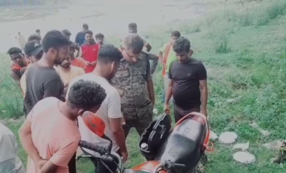 Dhanbad : अंतिम संस्कार में गए व्यक्ति का शव मिलने से मची सनसनी, जांच में जुटी पुलिस...