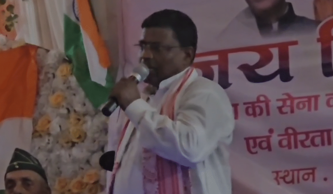 Bokaro : कांग्रेस जिलाध्यक्ष की फिसली जबान, पीएम मोदी पर कर दी ये अभद्र टिप्पणी...