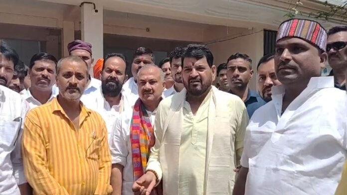 बृजभूषण शरण बोले- मुझे किसी जाति से मत जोड़िए, सबका साथ मिला तभी तो...