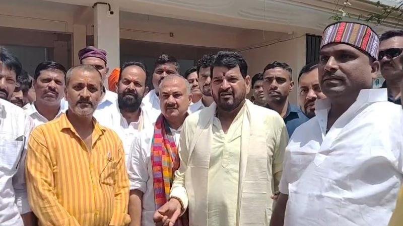 बृजभूषण शरण बोले- मुझे किसी जाति से मत जोड़िए, सबका साथ मिला तभी तो...