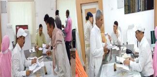 जिलाधिकारी के जनता दरबार में 75 मामलों की हुई सुनवाई