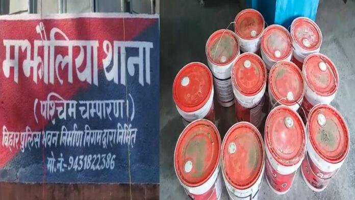 पोल्ट्री फार्म से 12 डब्बा देशी शराब बरामद