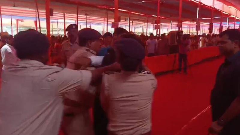 भागलपुर यूनिवर्सिटी की हालत जर्जर, पीने को पानी नहीं, शौचालय से छात्र रहते हैं परेशान