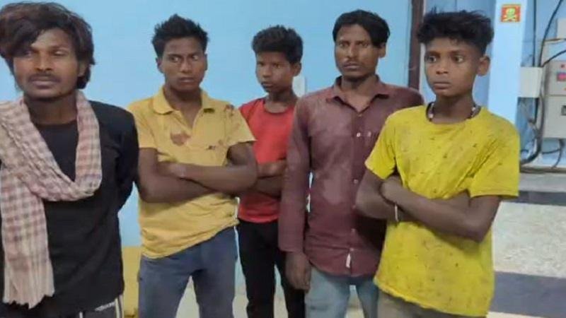 फायरिंग के दौरान तिलक समारोह से वापस लौट रहे JE को लगी गोली