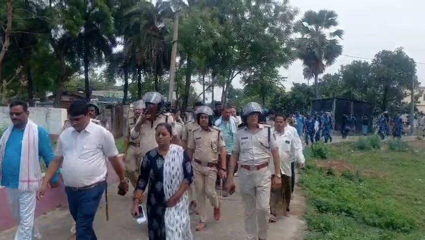 लालगंज में युवक की संदिग्ध मौत के बाद बवाल, पुलिस पर भी हमला