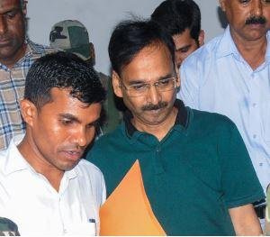 Ranchi: शराब घोटाले में गिरफ्तार निलंबित IAS विनय कुमार चौबे ने हाईकोर्ट में दी गिरफ्तारी को चुनौती