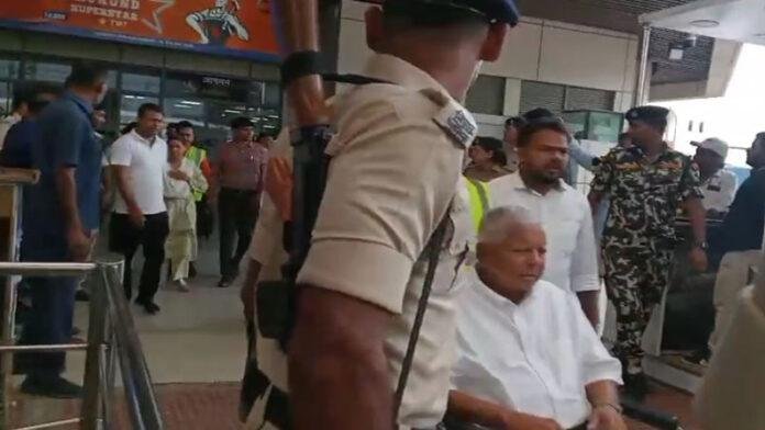 कोलकाता में बहू राजश्री से मिलकर पटना लौटे लालू यादव