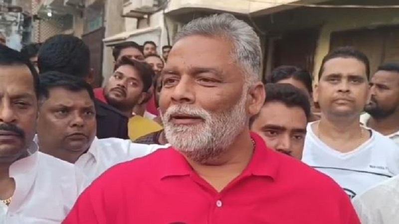 किराना व्यापारी की हत्या के बाद पप्पू परिजनों से मिले, कहा- अपराधी बन चुका है नेता 