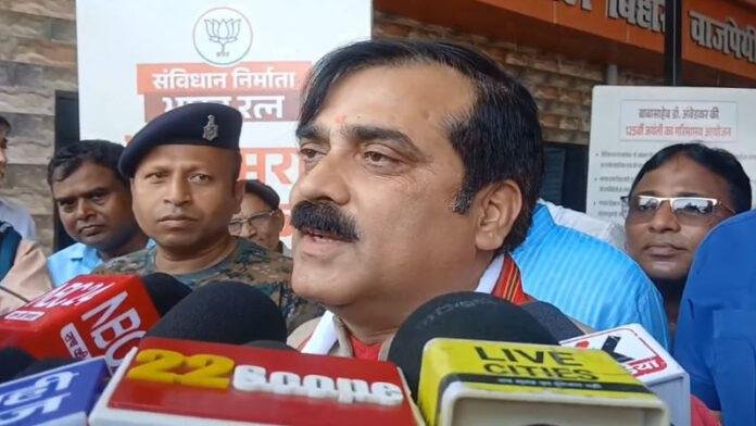 मंत्री जीवेश का तेज प्रताप पर तंज, कहा- कभी बाबा तो कभी प्रेमी, अद्भुत हैं लालू के लाल