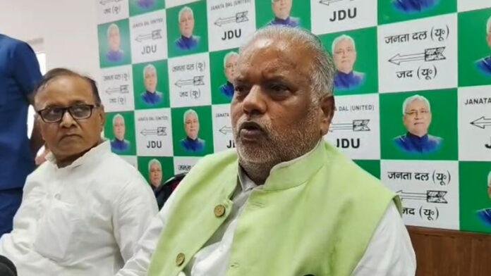 'शहीदों को श्रद्धांजलि दिजिए लेकिन हाय-तौबा मत मचाइये'