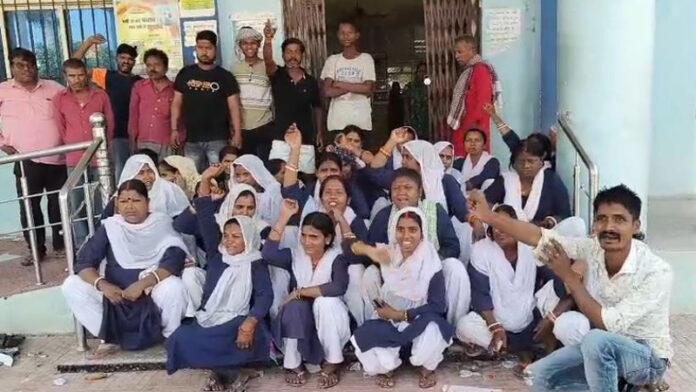 सबसे बड़े सरकारी सदर अस्पताल की साफ-सफाई चौपट, सफाईकर्मी ने किया हंगामा