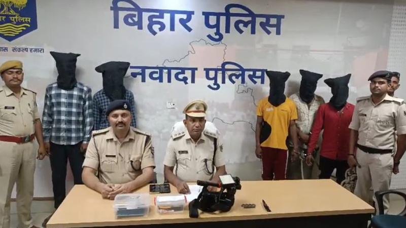 लूटकांड में संलिप्त 5 अभियुक्त को नवादा पुलिस ने किया गिरफ्तार