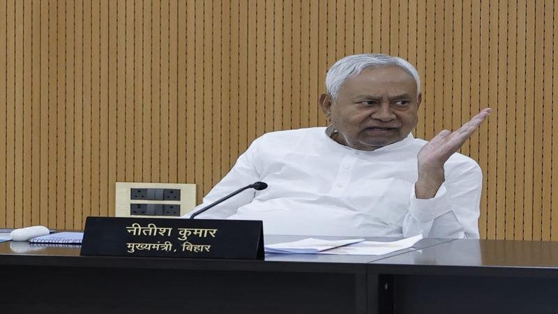 मुख्यमंत्री की सुरक्षा व्यवस्था सख्त, बिना अनुमति के माला पहनाने की इजाजत नहीं
