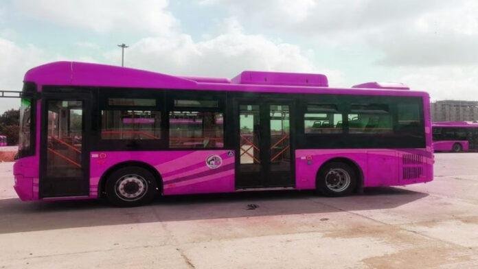 Pink Bus (File Photo) Pink Bus : क्यों मजबूर है BSRTC, महिला स्पेशल पिंक बस में पुरुष होंगे ड्राइवर