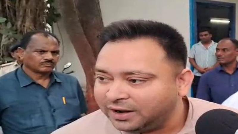 तेज को पार्टी से निकाले जाने पर तेजस्वी का बड़ा बयान, कहा- 'हम इसको नहीं कर सकते बर्दाश्त...'
