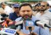शहीद जवान के परिवार से मिलने के लिए निकले तेजस्वी, परिजनों को देंगे सहायता राशि