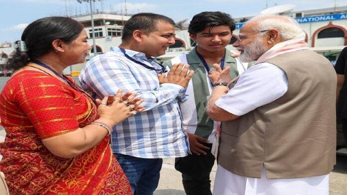Breaking : वैभव व उनके परिवार से मिले PM मोदी, चेहरे पर दिखी खुशी