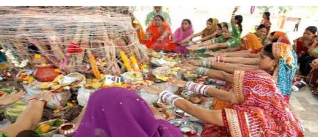 सुहागिन महिलाएं ने किया वट सावित्री पूजा, बरगद के पेड़ पर बांधा कच्चा सूत सुहागिन महिलाएं ने किया वट सावित्री पूजा, बरगद के पेड़ पर बांधा कच्चा सूत