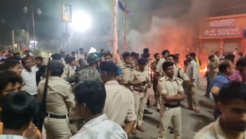 Hajipur में थाना से 100 मीटर दूर गोली मारकर एक व्यक्ति की हत्या, आक्रोशित लोगों ने...