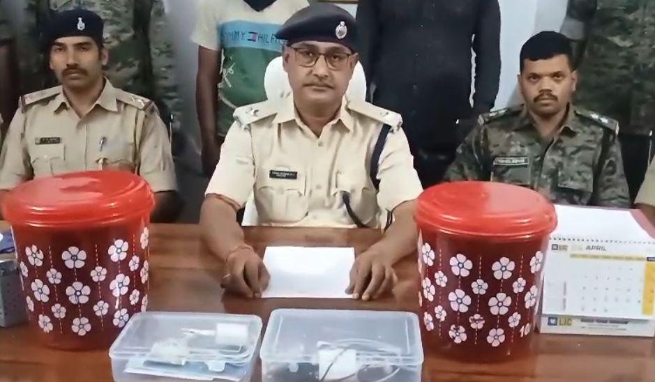 Gumla Crime : रेकी करके उड़ाते थे पैसे