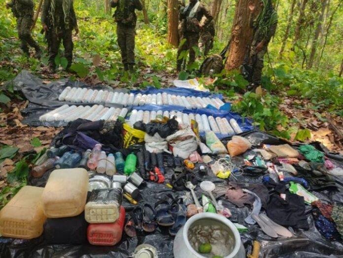 Chaibasa: नक्सलियों से मुठभेड़ में कोबरा बटालियन का जवान घायल, भारी मात्रा में विस्फोटक बरामद