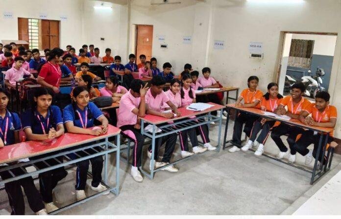 Jamtara : सेंट एंथोनी विद्यालय में सीसीए के अंतर्गत विशेष कार्यक्रम का आयोजन...