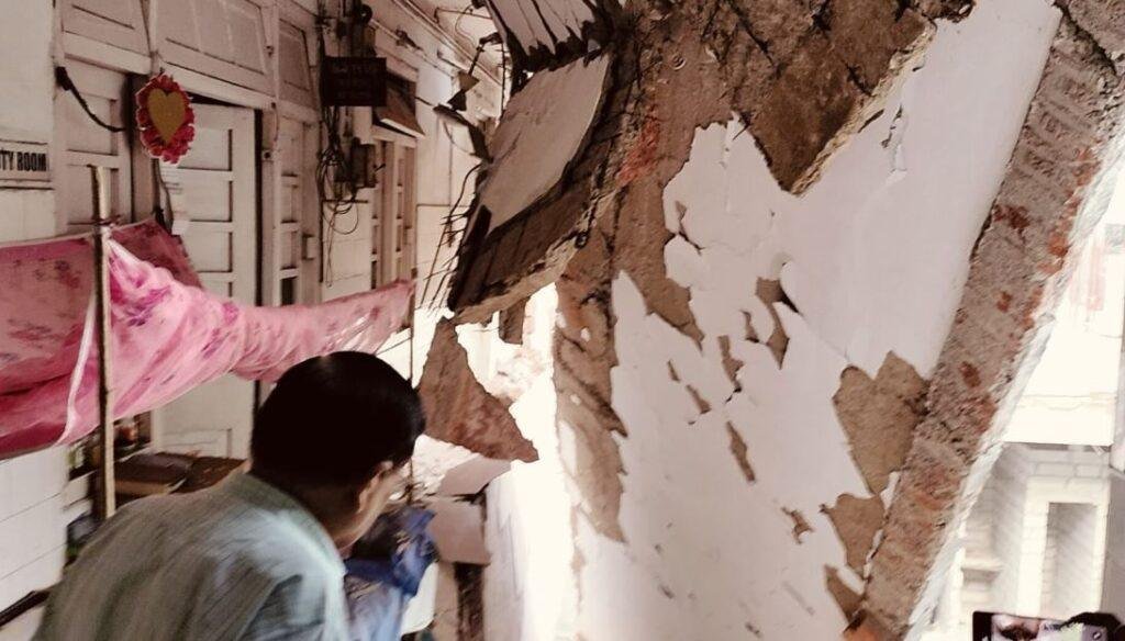 Jamshedpur : कई लोगों के दबे होने की सूचना