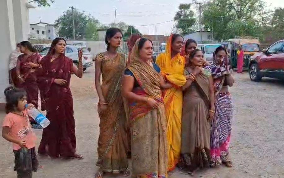 Pakur : घटना के बाद परिजनों का रो-रोकर बुरा हाल है
