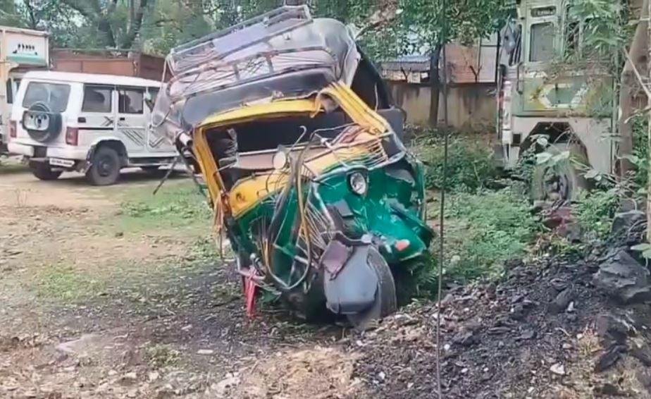 Koderma : एक ही ऑटो में सवार थे 9 लोग, पिकअप ने ऑटो में मारी भयंकर टक्कर, दो की दर्दनाक मौत...