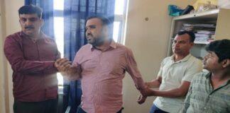Giridih : घूस लेते रंगेहाथ धराया लिपिक, धनबाद ACB ने बड़ी की कार्रवाई...