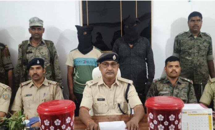 Gumla Crime : पहले करते रेकी फिर उड़ा ले जाते पैसा, बिहार का कोढ़ा गैंग के दो शातिर अपराधी गिरफ्तार...